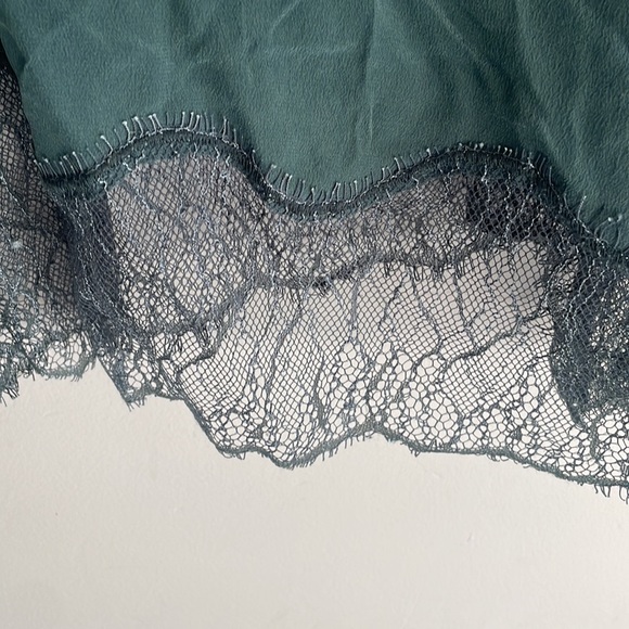 Dark green crop top with lace - Picture 3 of 4